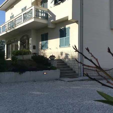 Bed & Breakfast La Veranda Sul Giardino 3*